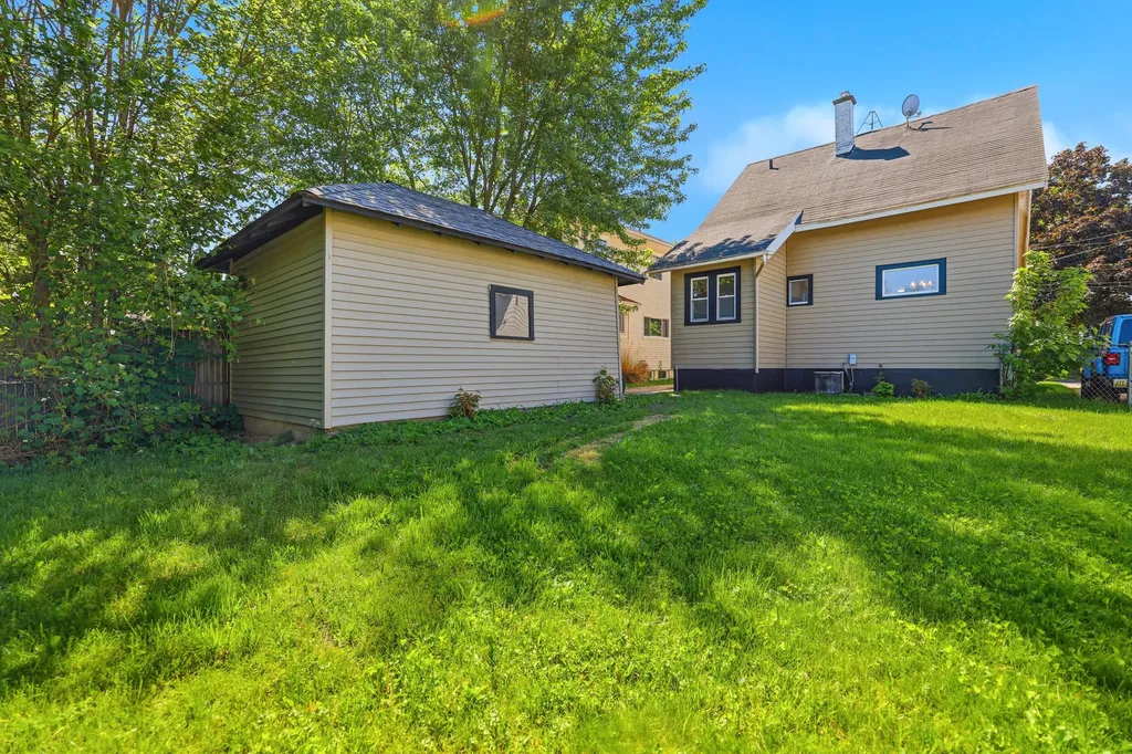 1019 Vernon Street NE Grand Rapids City MI 49503