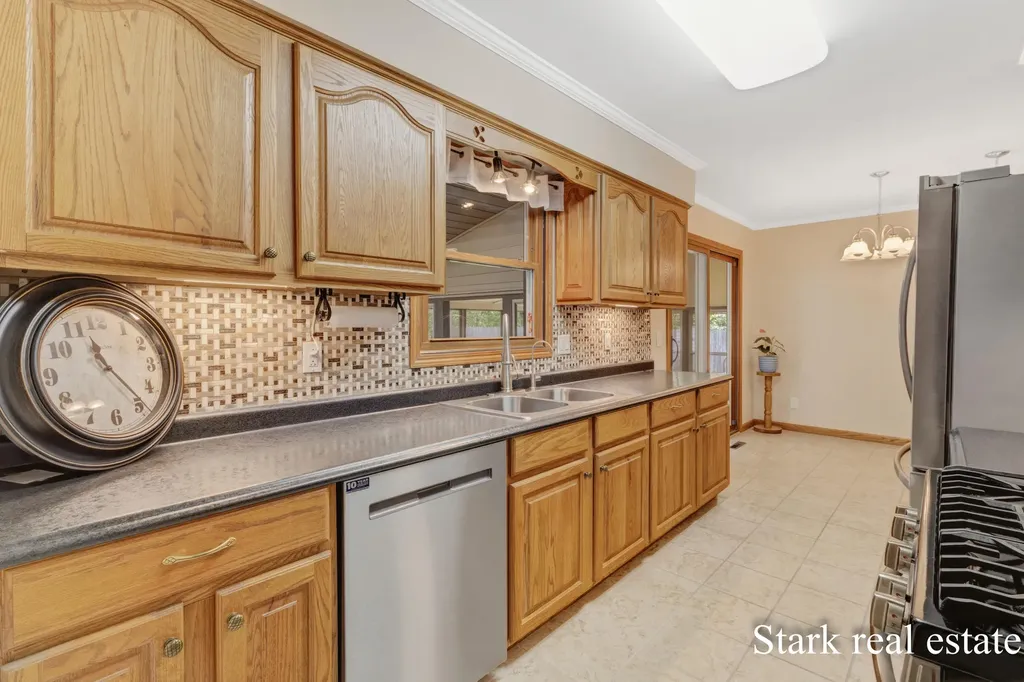 1290 Cardinal Circle Drive Muskegon Charter Township MI 49445