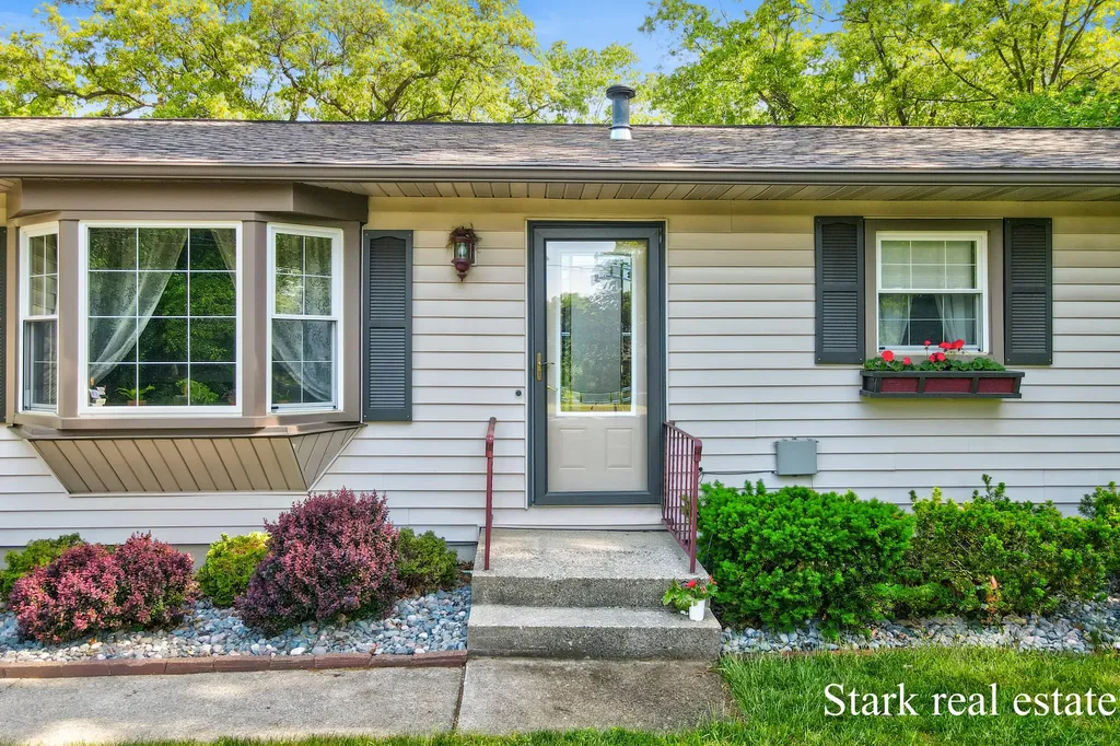 1290 Cardinal Circle Drive Muskegon Charter Township MI 49445