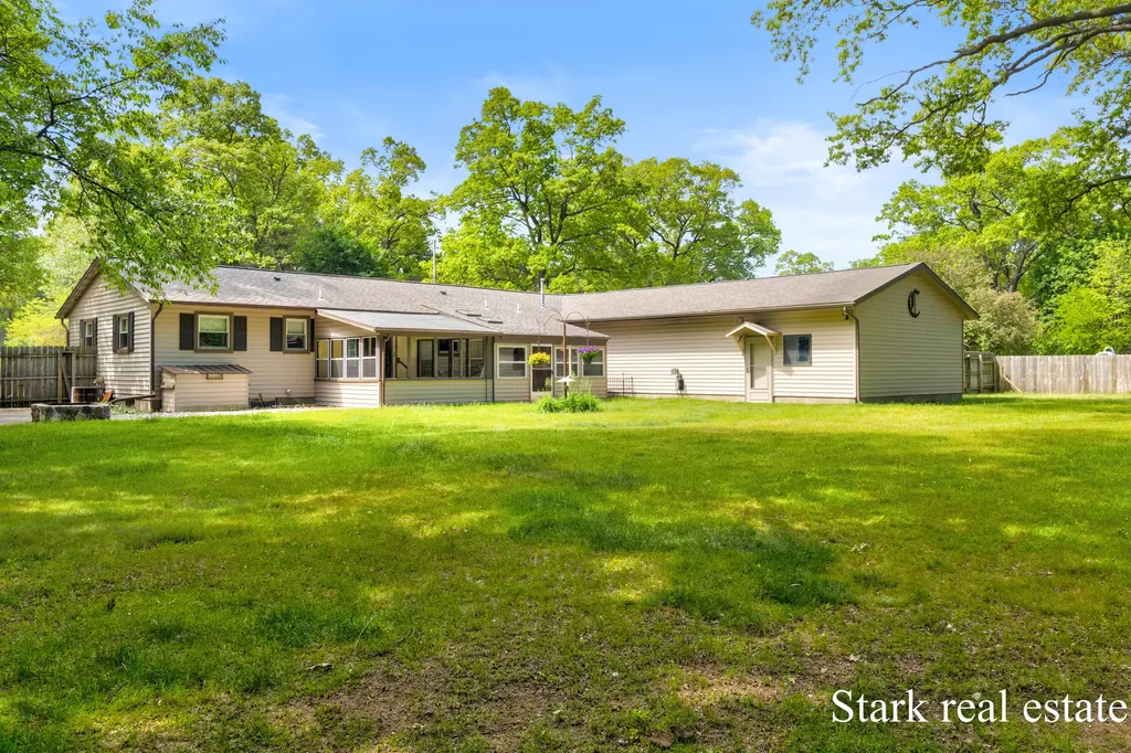 1290 Cardinal Circle Drive Muskegon Charter Township MI 49445