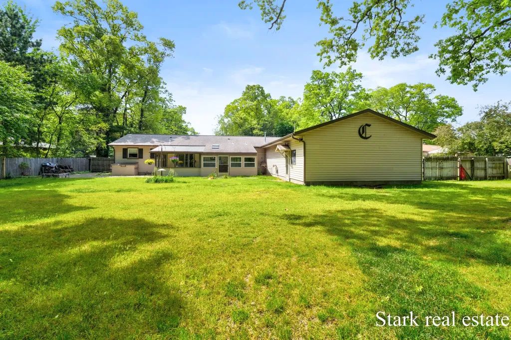 1290 Cardinal Circle Drive Muskegon Charter Township MI 49445