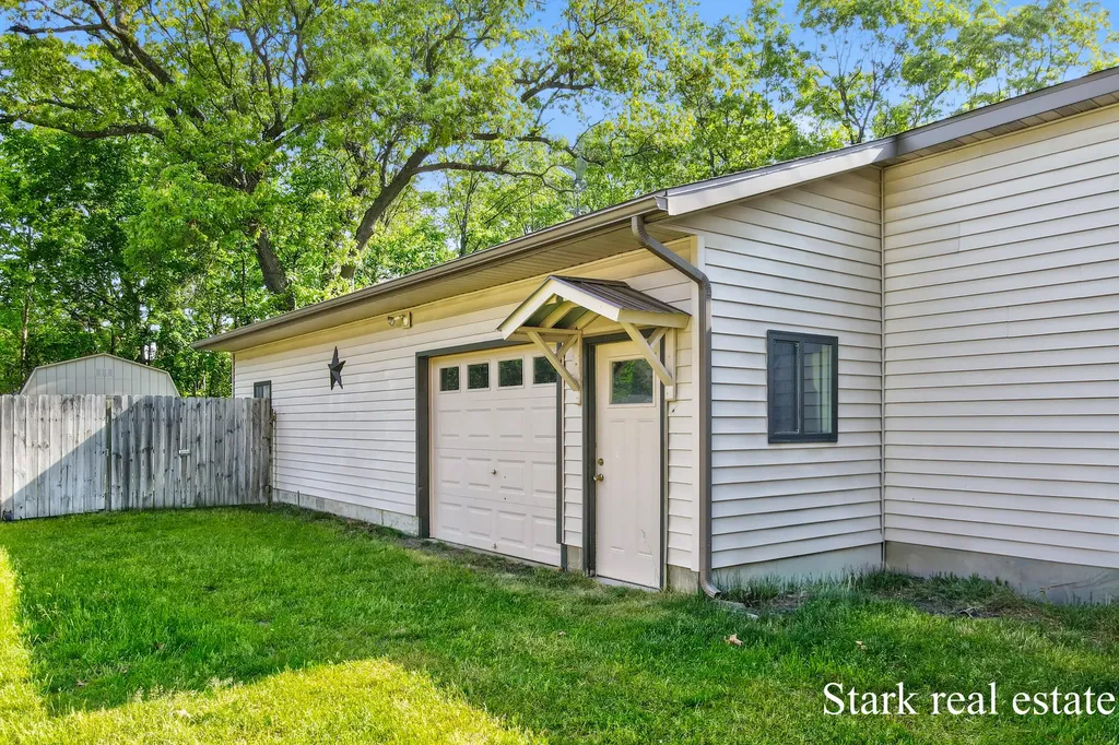1290 Cardinal Circle Drive Muskegon Charter Township MI 49445