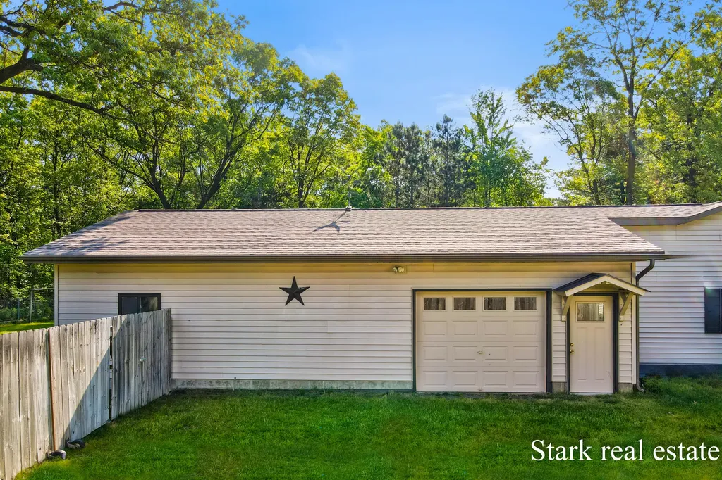 1290 Cardinal Circle Drive Muskegon Charter Township MI 49445