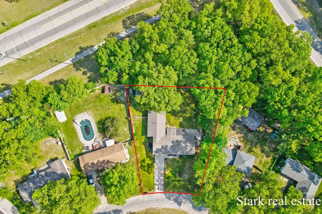 1290 Cardinal Circle Drive Muskegon Charter Township MI 49445