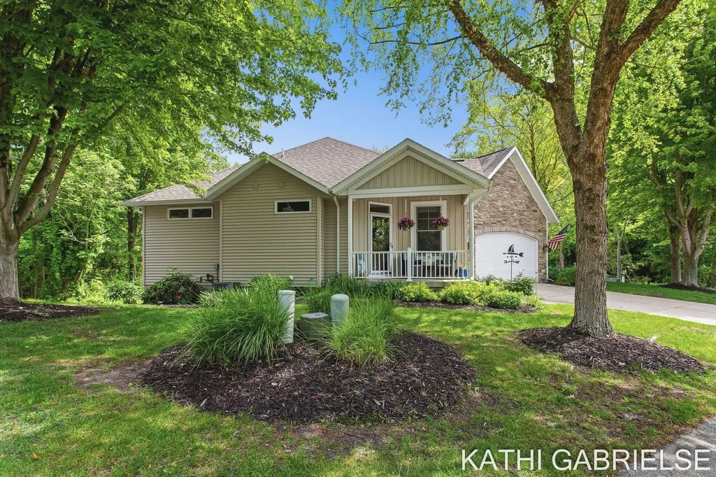 16273 Riverdale Court Ferrysburg City MI 49456