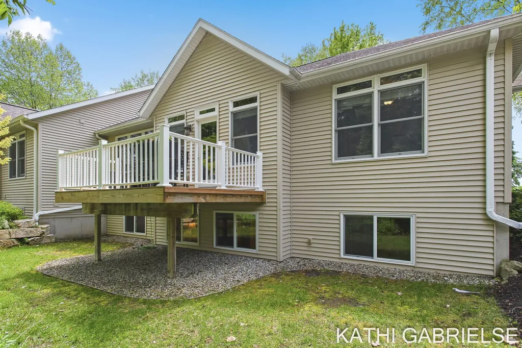 16273 Riverdale Court Ferrysburg City MI 49456
