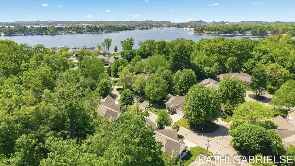 16273 Riverdale Court Ferrysburg City MI 49456