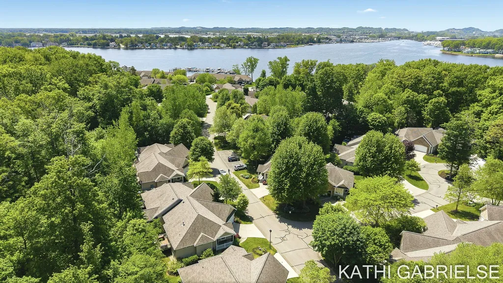 16273 Riverdale Court Ferrysburg City MI 49456