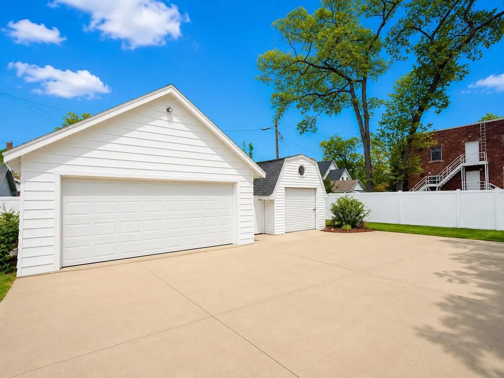1715 Peck Street Muskegon City MI 49441
