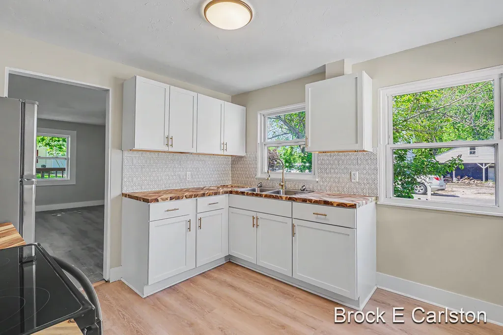 85 Lakeshore Boulevard Norton Shores City MI 49444