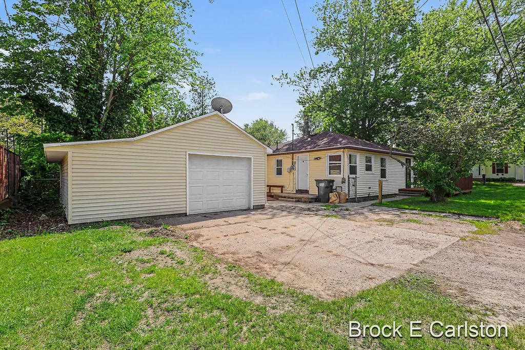 85 Lakeshore Boulevard Norton Shores City MI 49444