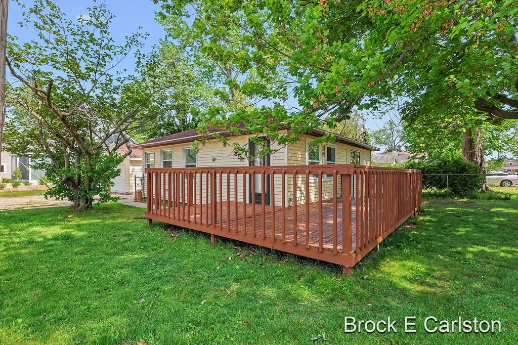 85 Lakeshore Boulevard Norton Shores City MI 49444