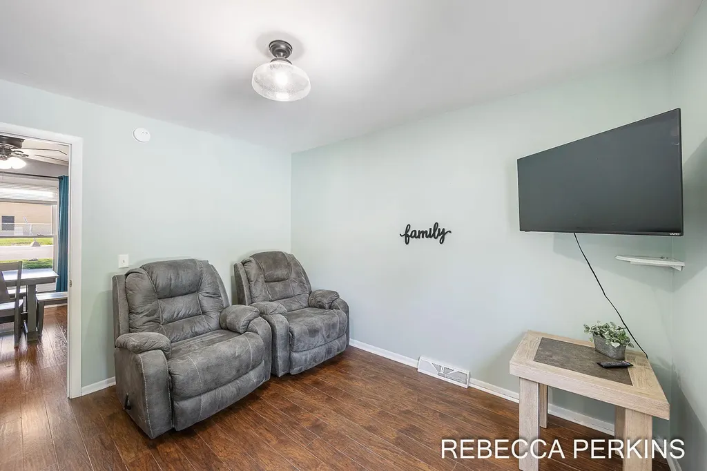 286 Dartmouth Avenue Holland City MI 49423
