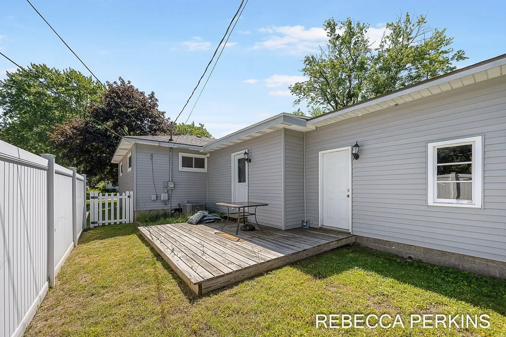 286 Dartmouth Avenue Holland City MI 49423