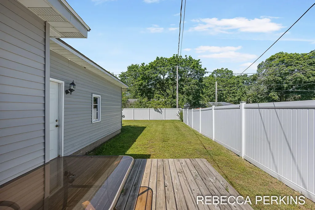 286 Dartmouth Avenue Holland City MI 49423