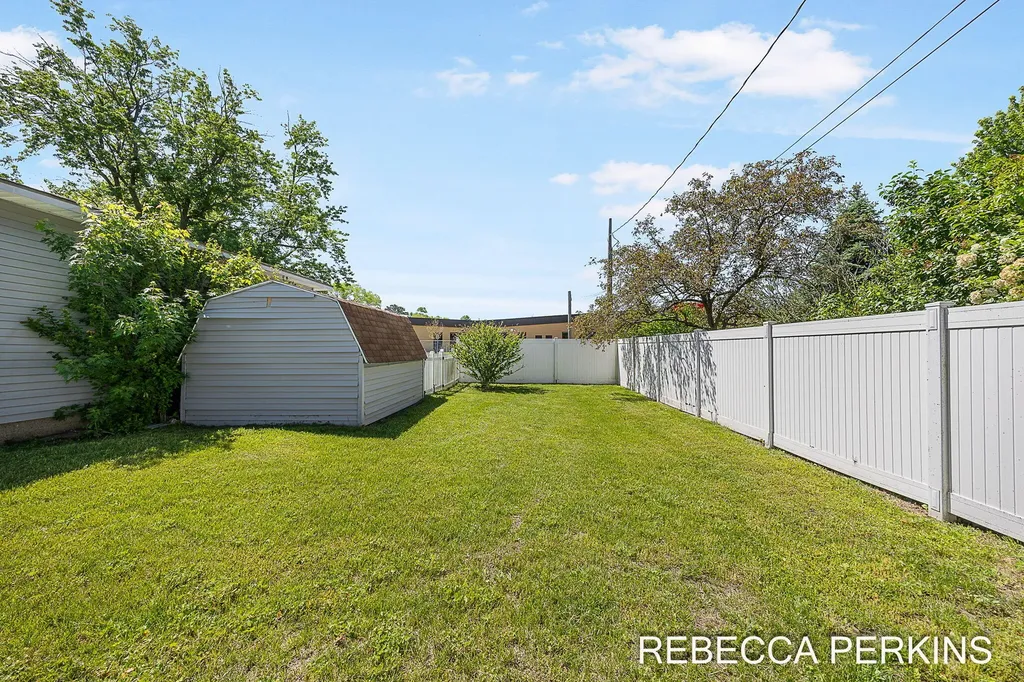 286 Dartmouth Avenue Holland City MI 49423