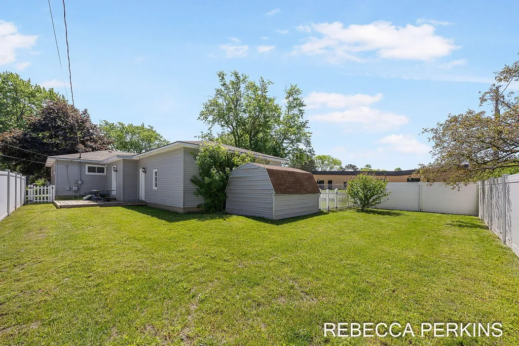 286 Dartmouth Avenue Holland City MI 49423