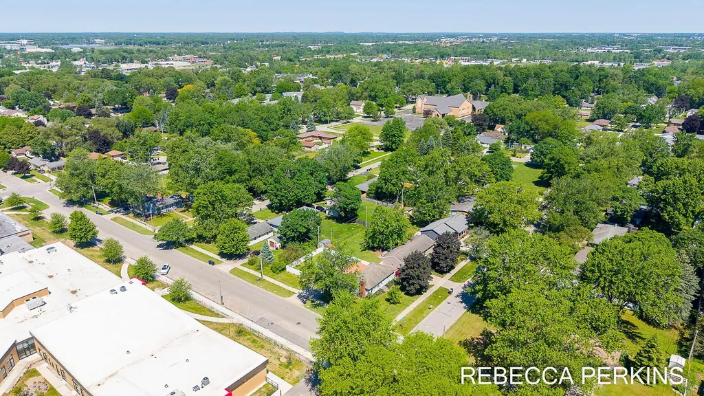 286 Dartmouth Avenue Holland City MI 49423