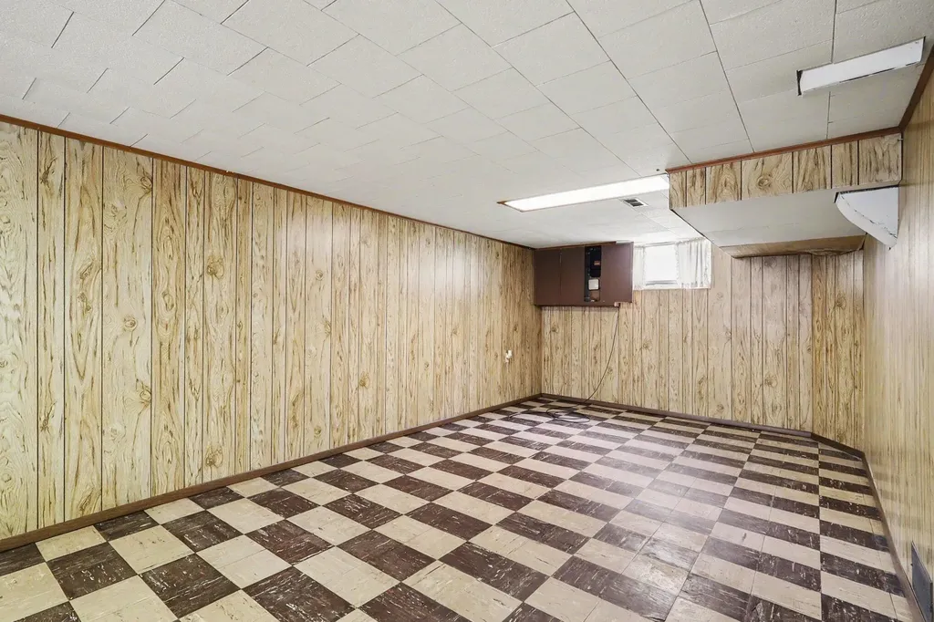 713 E Spring Street Whitehall City MI 49461