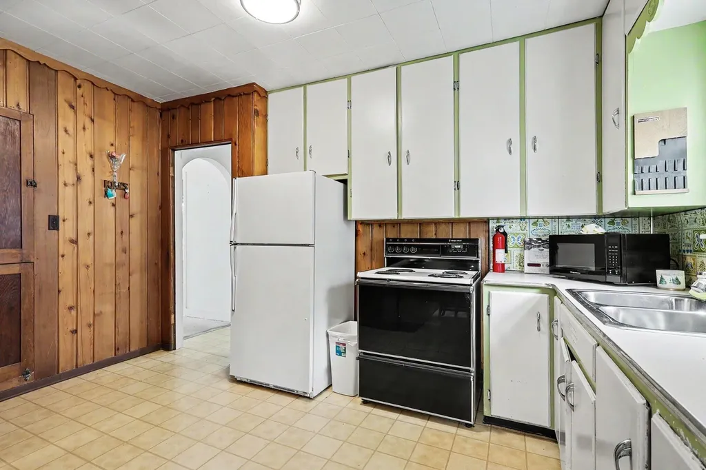 713 E Spring Street Whitehall City MI 49461