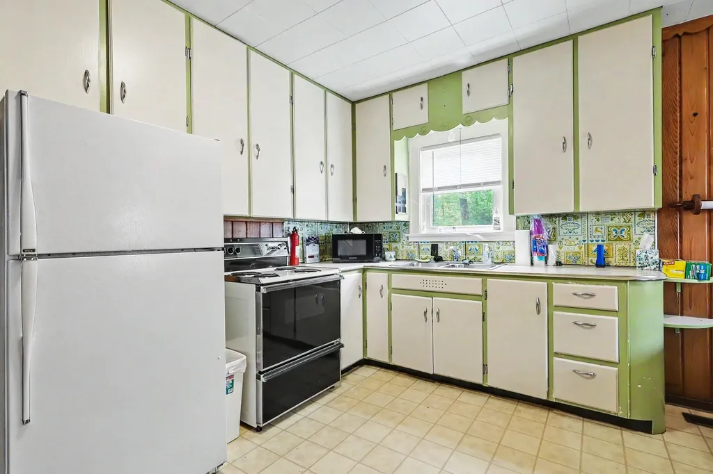 713 E Spring Street Whitehall City MI 49461
