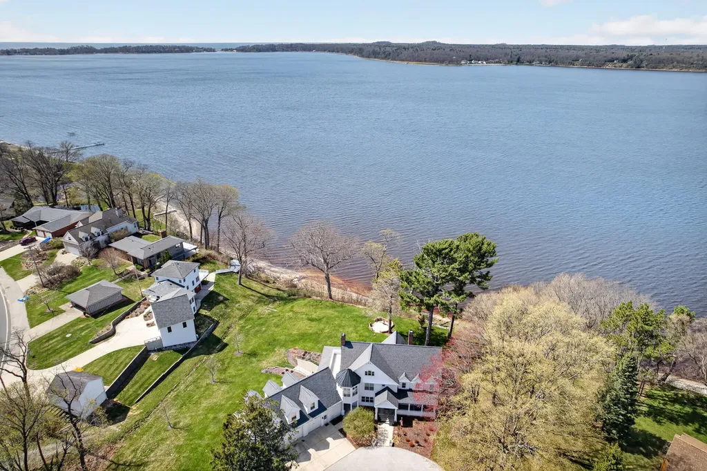 5592 S Shore Drive Fruitland Township MI 49461