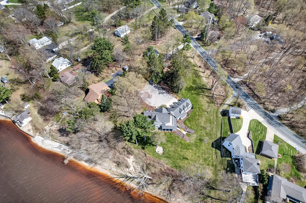 5592 S Shore Drive Fruitland Township MI 49461