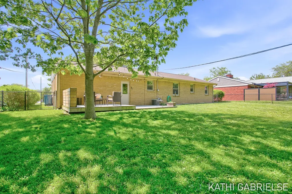 1830 Pine Court Grand Haven City MI 49417