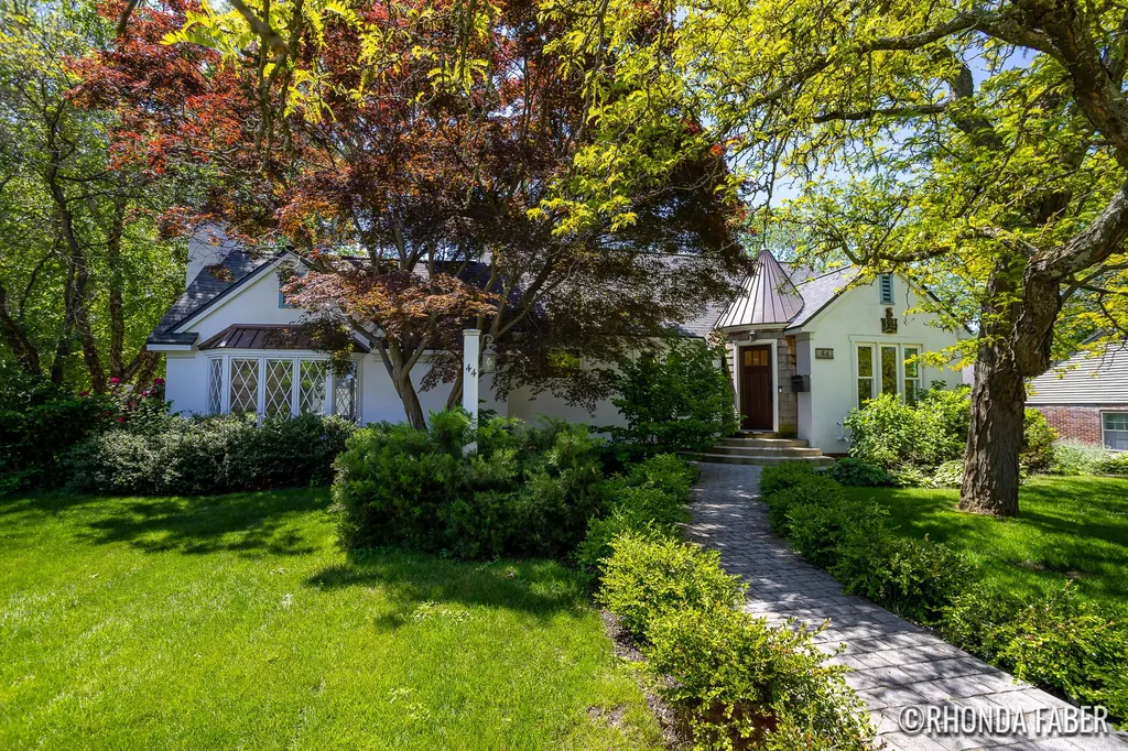 44 W 26th Street Holland City MI 49423