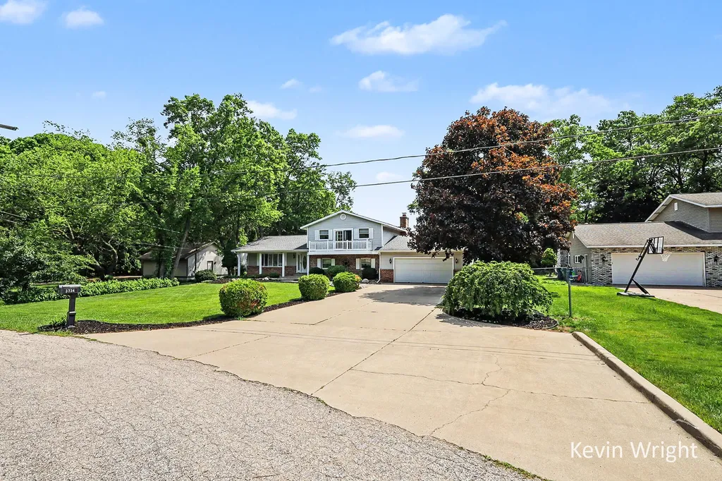 3734 Fern Hills Drive Fruitport Charter Township MI 49444