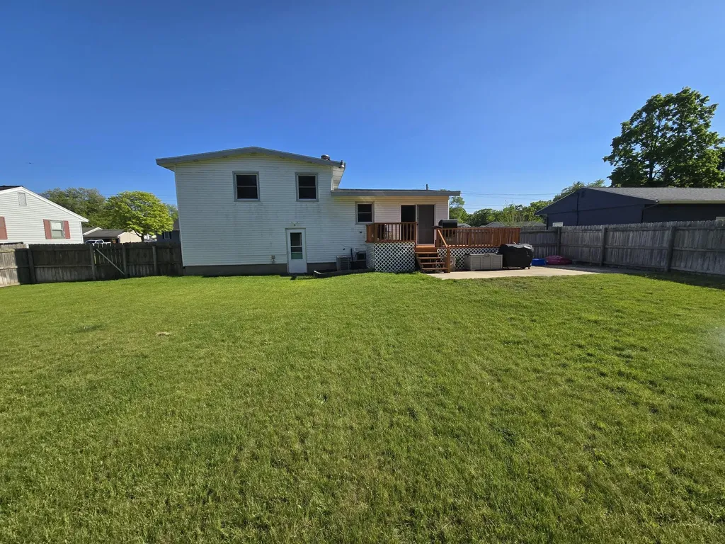 1852 Oak Park Drive Muskegon Charter Township MI 49442