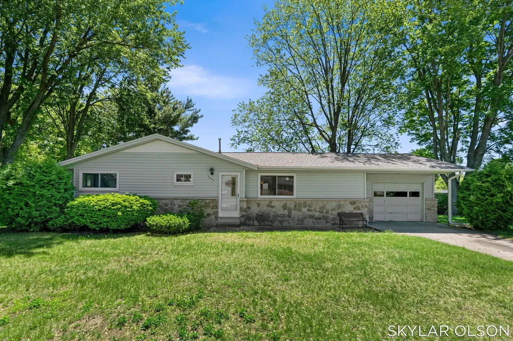 2467 Kimberly Fruitport Charter Township MI 49444