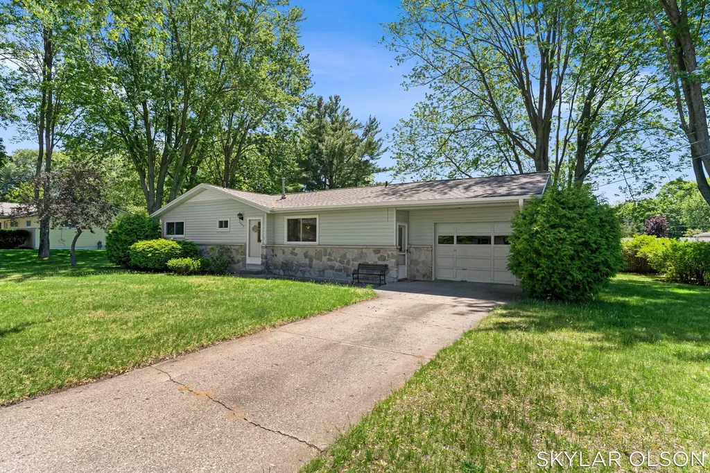 2467 Kimberly Fruitport Charter Township MI 49444