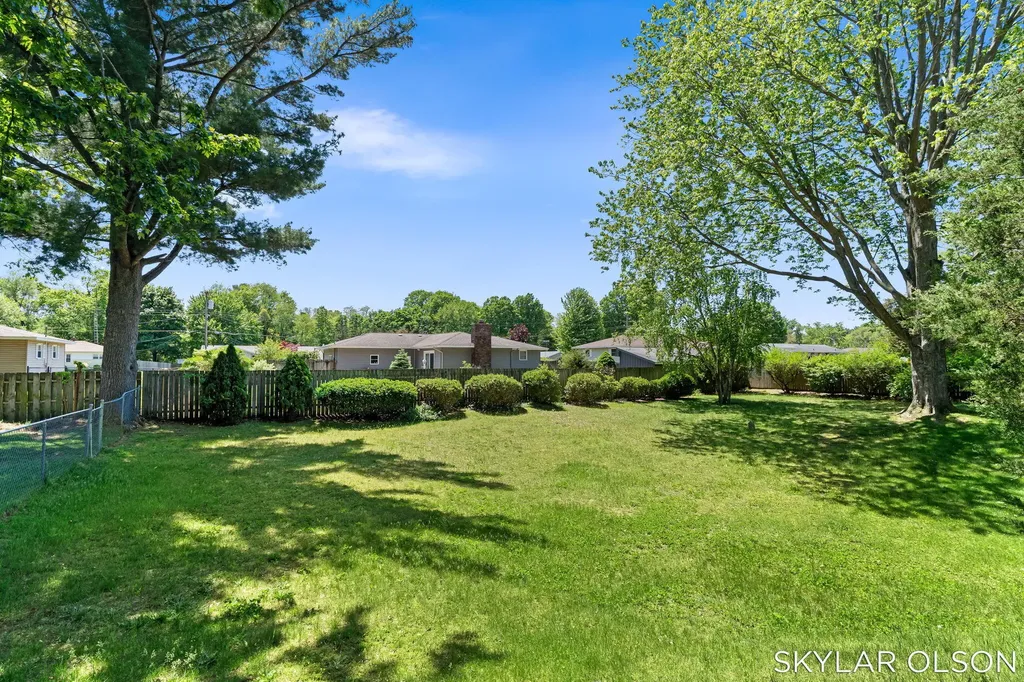 2467 Kimberly Fruitport Charter Township MI 49444