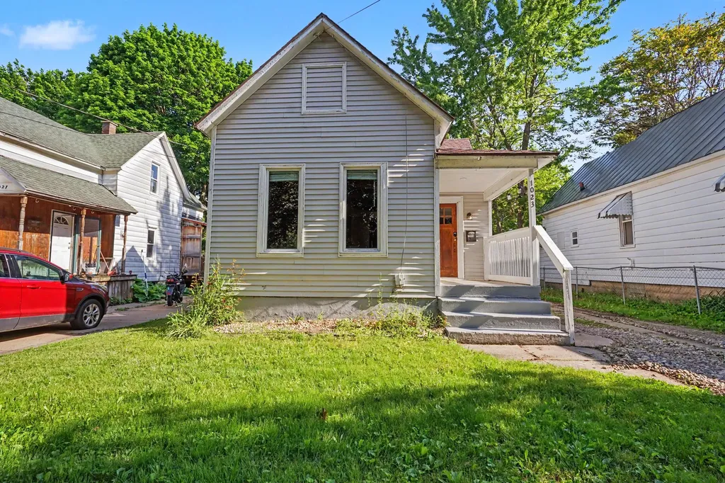 1023 Pulawski Street SW Grand Rapids City MI 49504
