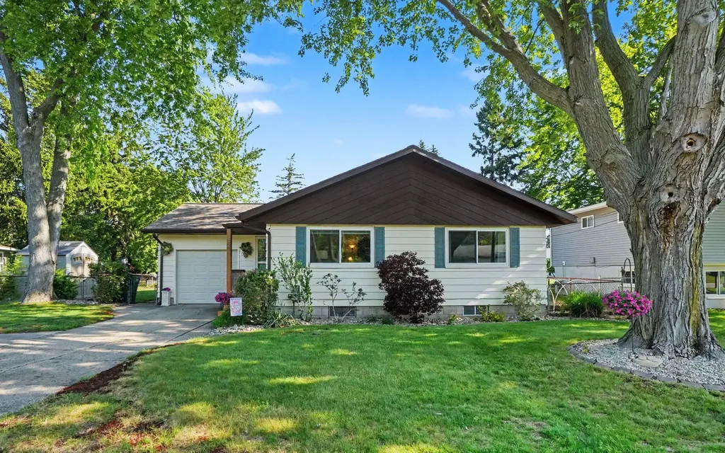 2286 Leif Avenue Norton Shores City MI 49441