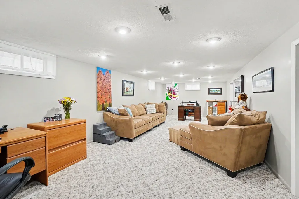 2286 Leif Avenue Norton Shores City MI 49441