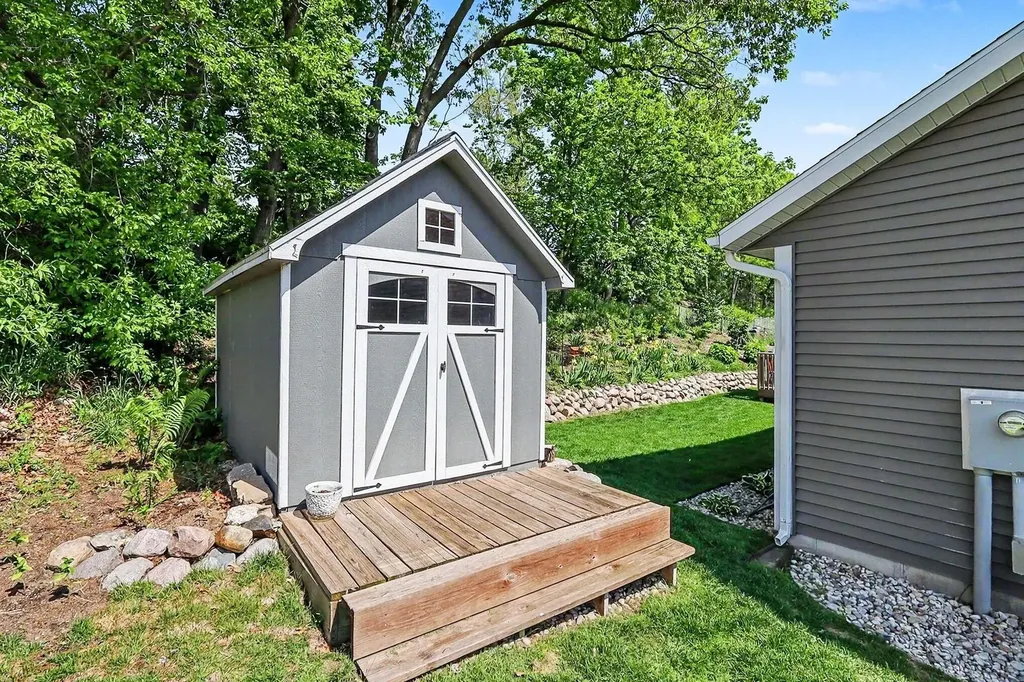 2006 Lake Avenue North Muskegon City MI 49445