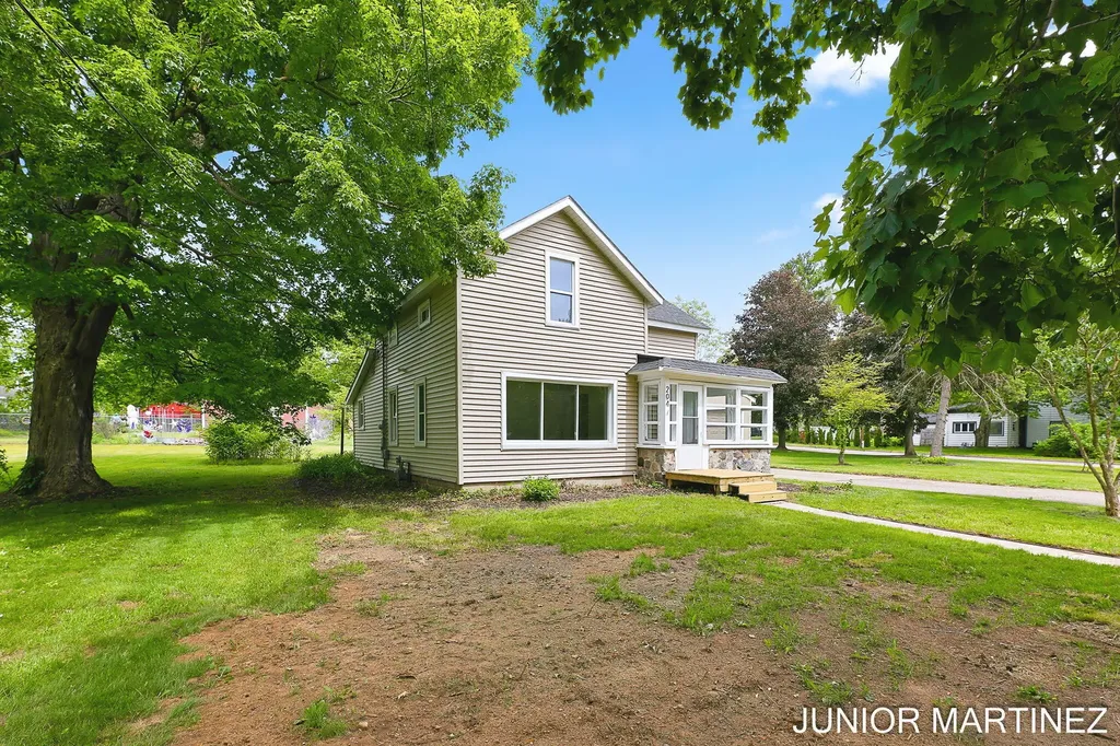 204 N Sherwood Avenue Plainwell City MI 49080