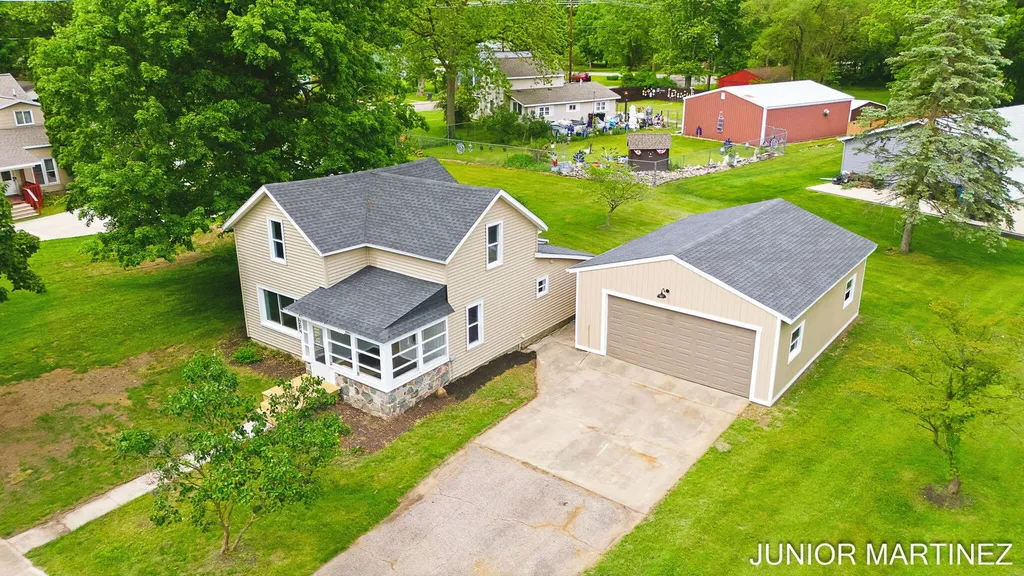 204 N Sherwood Avenue Plainwell City MI 49080