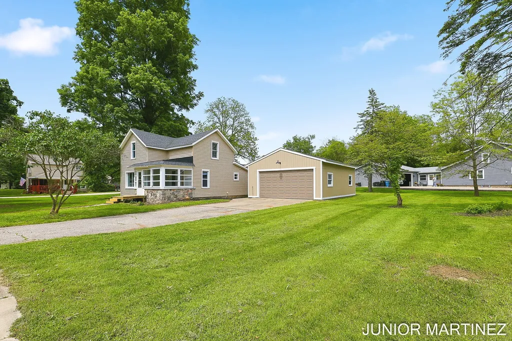 204 N Sherwood Avenue Plainwell City MI 49080