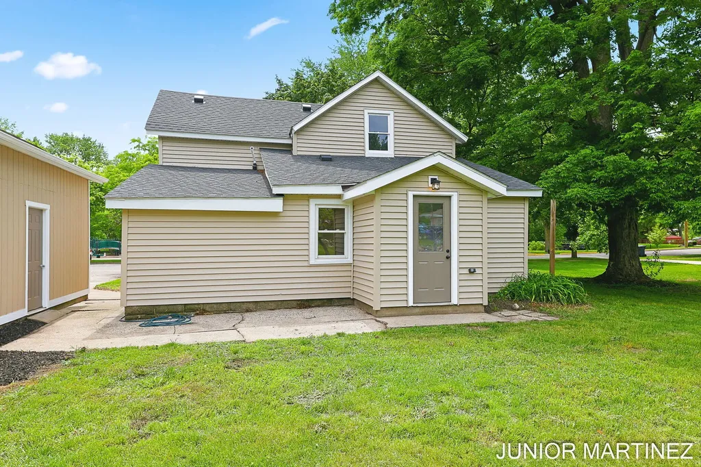 204 N Sherwood Avenue Plainwell City MI 49080