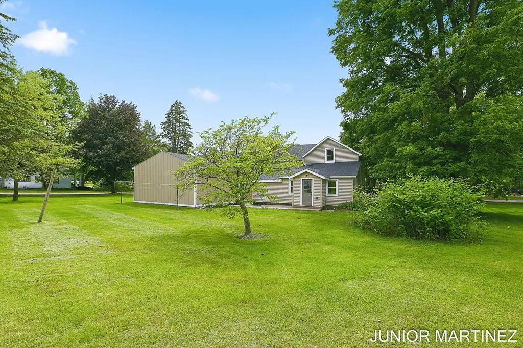 204 N Sherwood Avenue Plainwell City MI 49080