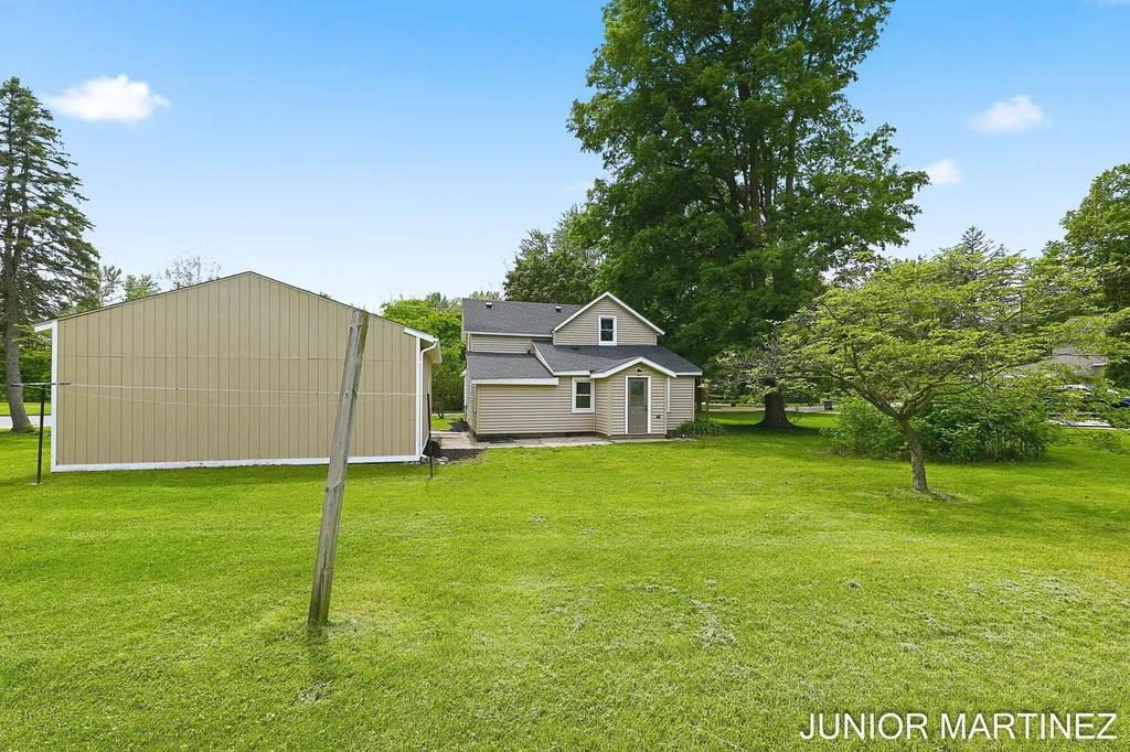 204 N Sherwood Avenue Plainwell City MI 49080