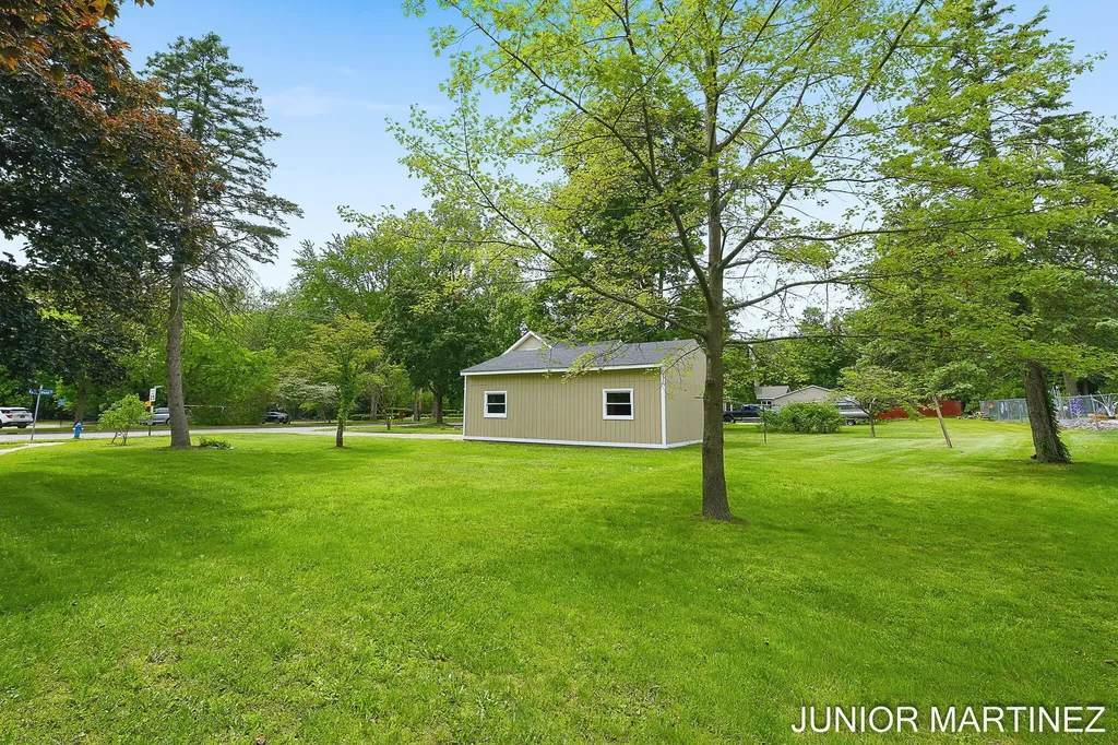 204 N Sherwood Avenue Plainwell City MI 49080