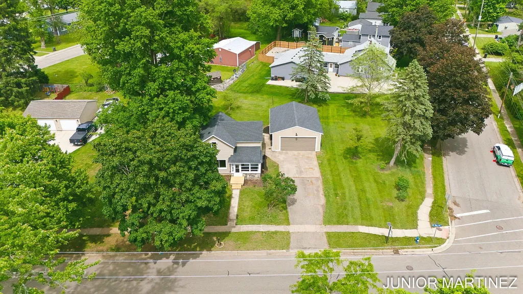 204 N Sherwood Avenue Plainwell City MI 49080