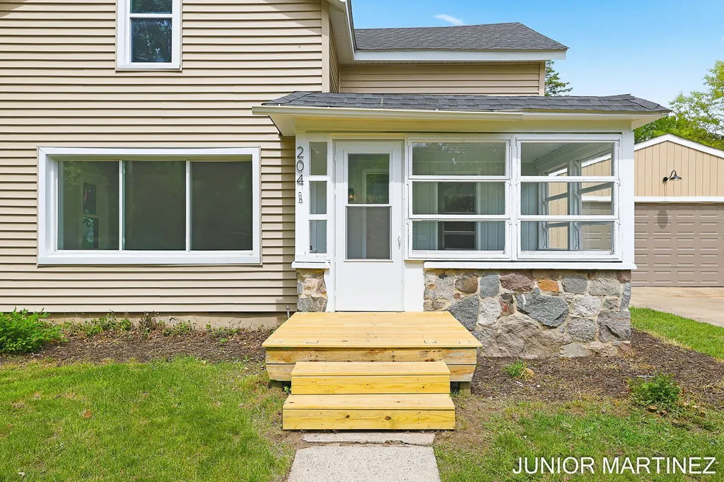 204 N Sherwood Avenue Plainwell City MI 49080