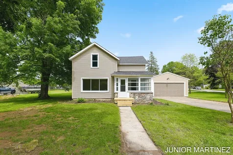 204 N Sherwood Avenue Plainwell City MI 49080
