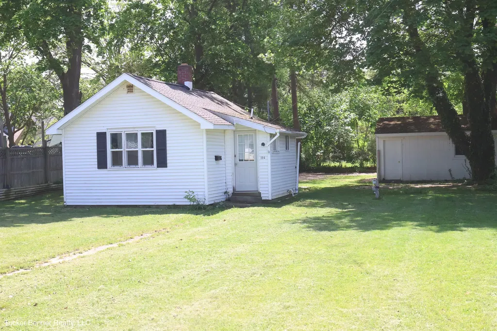 124 W Sheridan Street Fremont City MI 49412