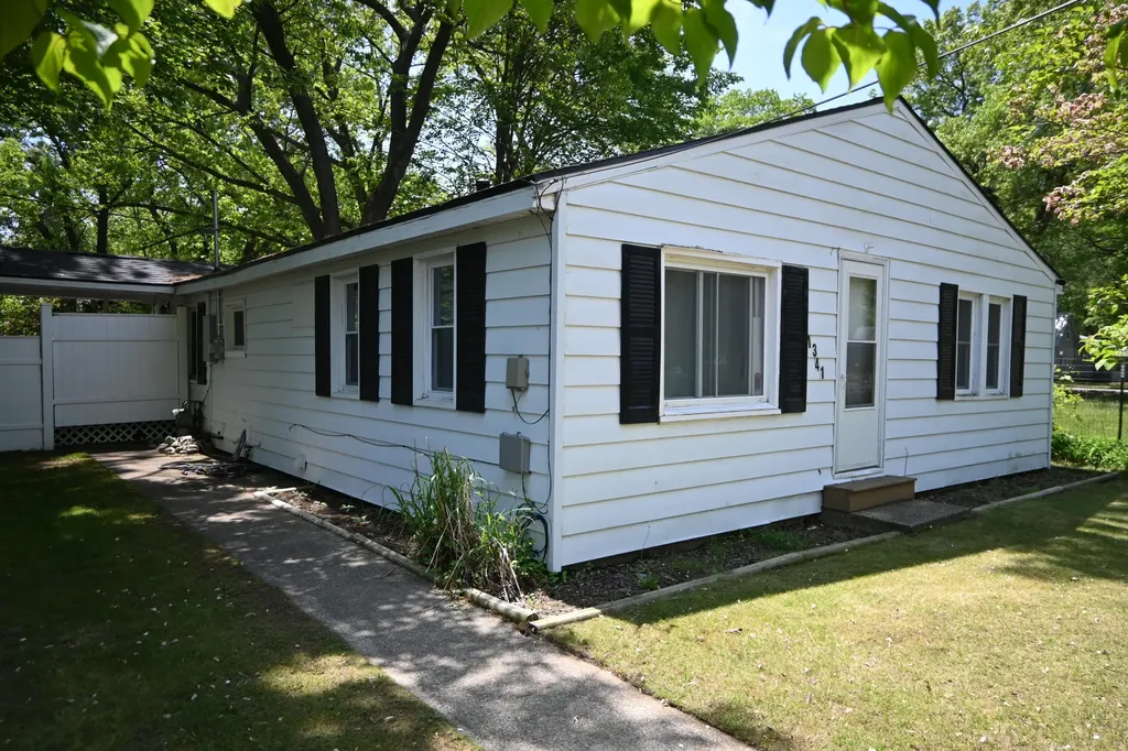 1341 E Summit Avenue Norton Shores City MI 49444